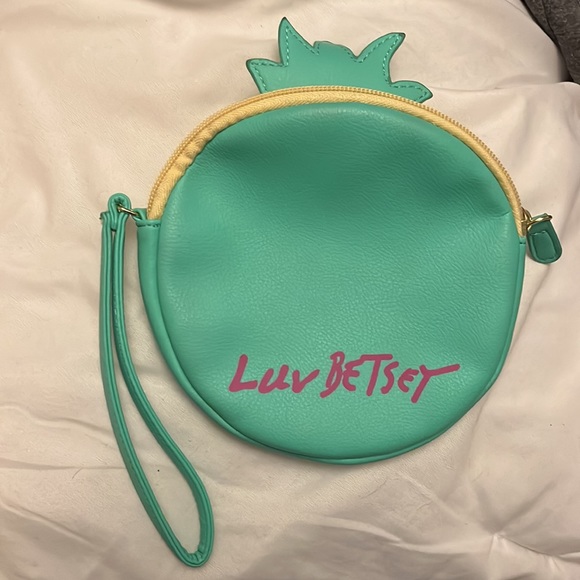 Luv Betsy | Pineapple Wrist Purse - Picture 2 of 3